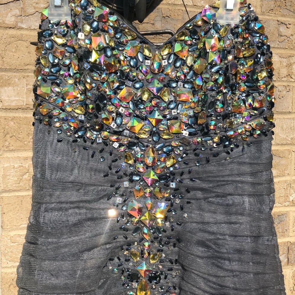 STUNNING Formal Dress - Picture 3 of 16